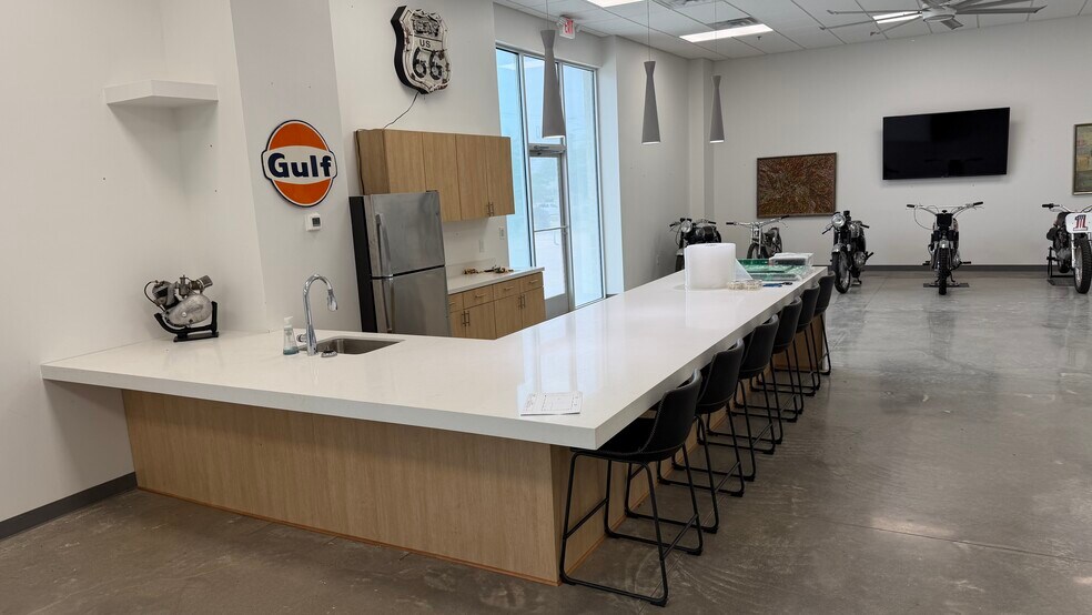 More Photos Of 2433 Tarpley Rd, Carrollton Warehouse For Lease