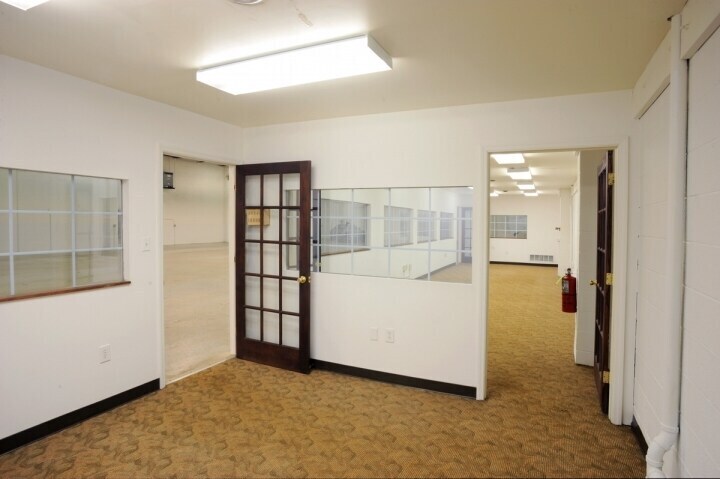 More Photos Of 1301-1371 Saw Mill Run Blvd, Pittsburgh Warehouse For Lease