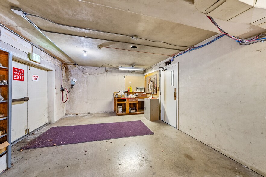 More Photos Of 655 W Umpqua St, Roseburg Radio TVTransmission Facilities For Sale