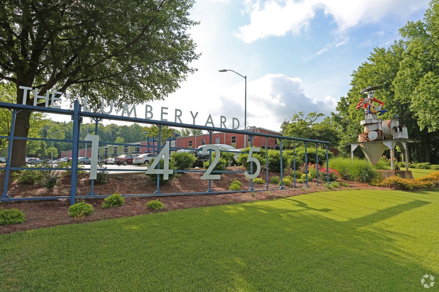 Primary Photo Of 1425 Ellsworth Industrial Dr, Atlanta General Retail For Lease