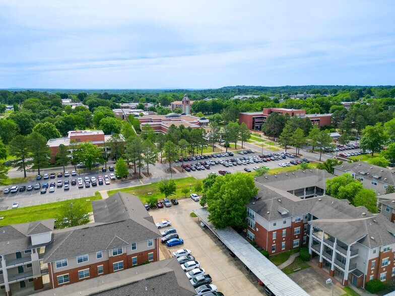 More Photos Of 801 N 49th St, Fort Smith Dormitory For Sale