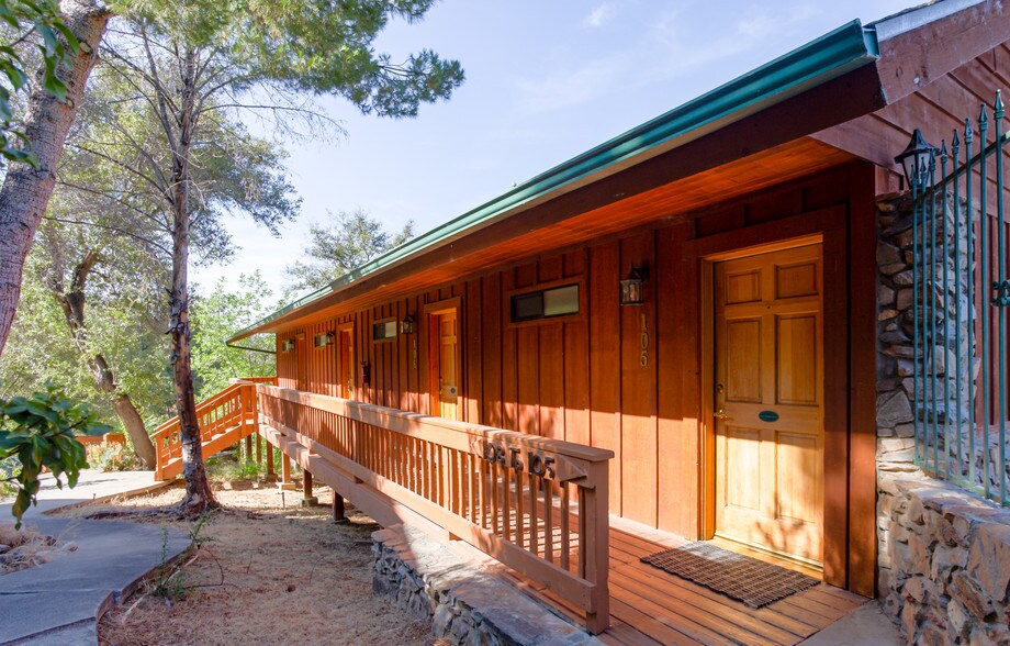 More Photos Of 13745 Sierra Way, Kernville Hotel For Sale