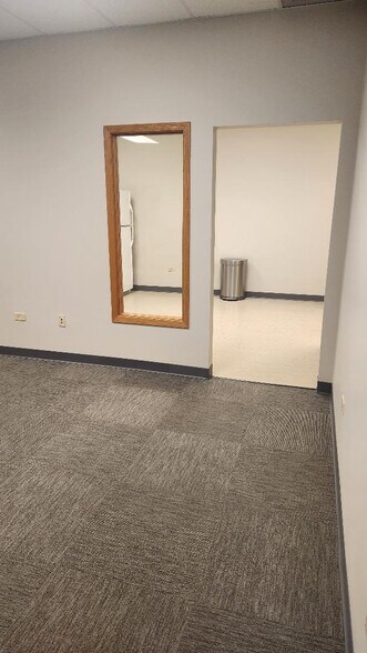 More Photos Of 1880-1888 E Fabyan Pky, Batavia Light Manufacturing For Lease