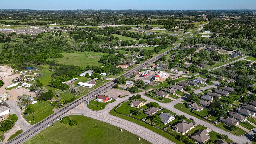 More Photos Of 1610 N Park St, Brenham Light Manufacturing For Sale