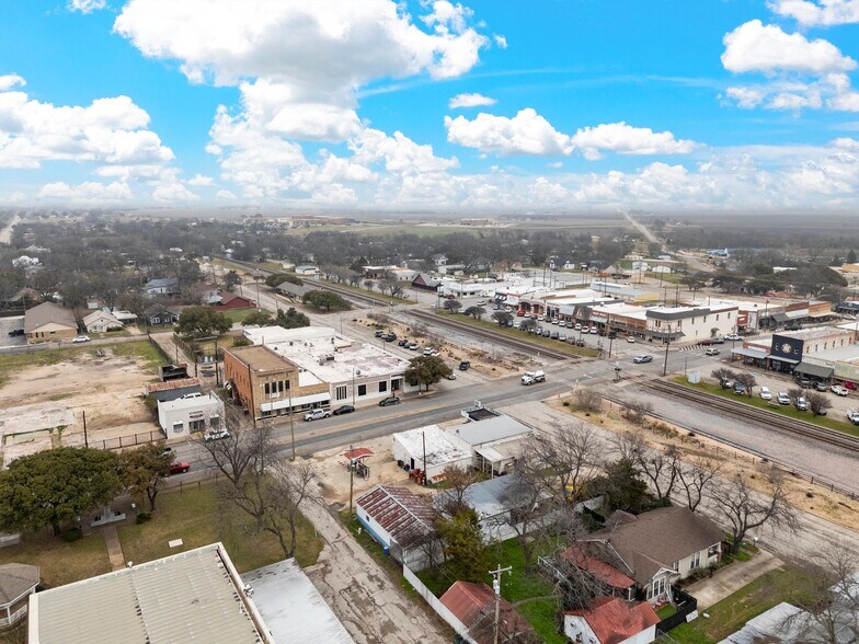 More Photos Of 201 W Oak St, West Service Station For Sale