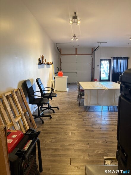 More Photos Of 400 Chapel Rd, South Windsor Light Manufacturing For Sale