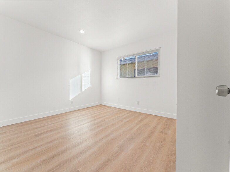 More Photos Of 308 S Laurel St, Santa Ana Apartments For Sale