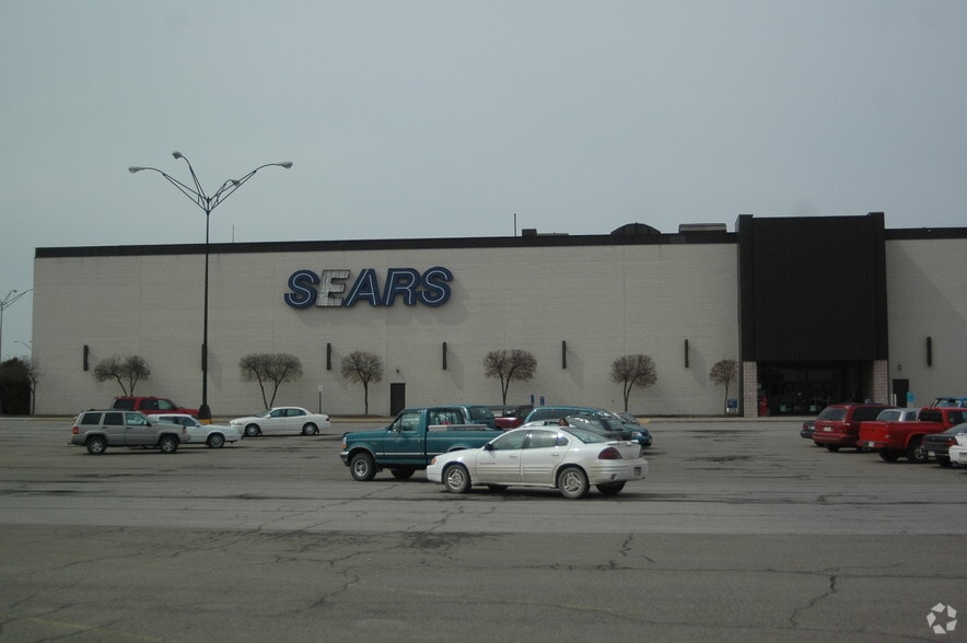 More Photos Of 654 Millcreek Mall, Erie Unknown For Lease