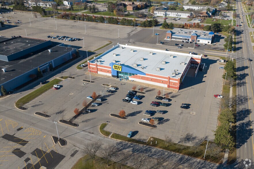 More Photos Of 5216 W Saginaw Hwy, Lansing Freestanding For Lease