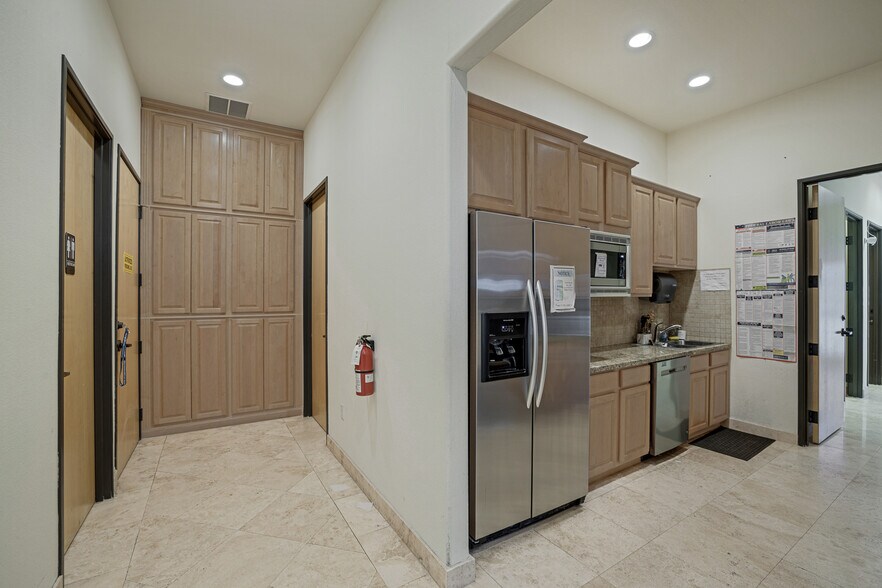 More Photos Of 4455 S Buffalo Dr, Las Vegas Unknown For Lease