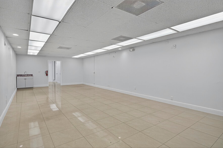 More Photos Of 1750 E Commercial Blvd, Fort Lauderdale Storefront For Lease