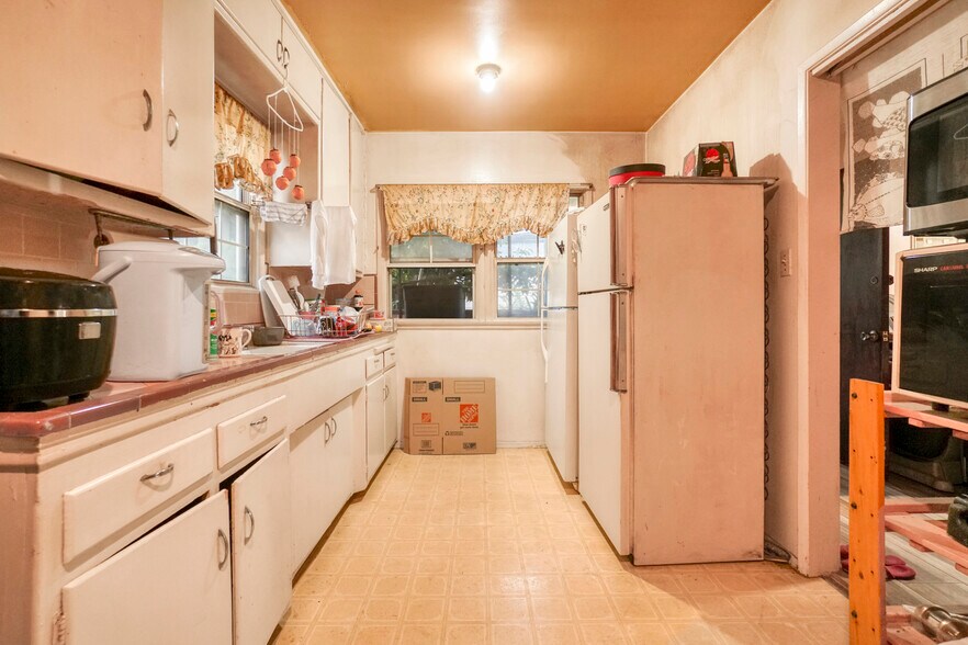 More Photos Of 2714 New Jersey St, Los Angeles Multifamily For Sale