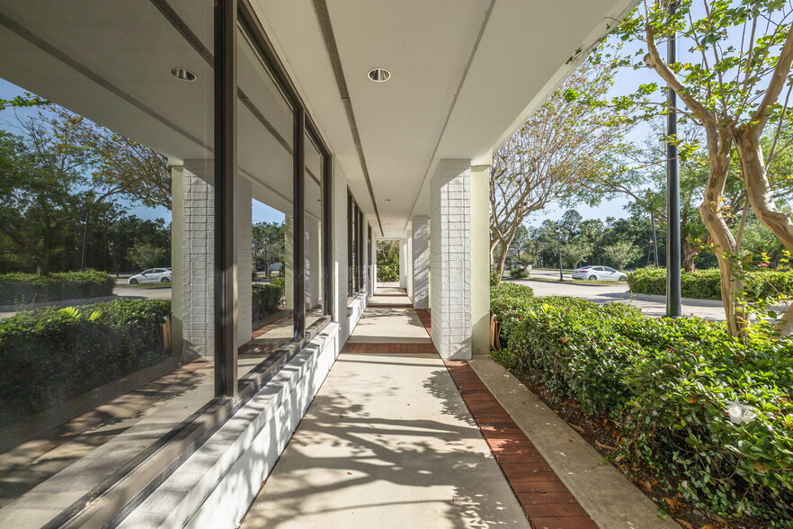 More Photos Of 5501-5555 Roosevelt Blvd, Clearwater Unknown For Lease