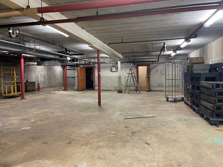 More Photos Of 5820 N Milwaukee Ave, Chicago Storefront Retail Office For Sale