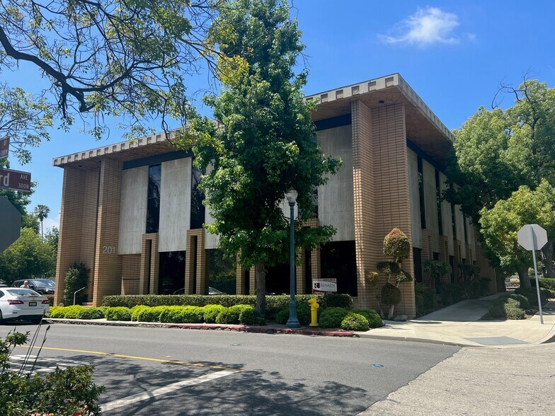More Photos Of 201 W 4th St, Claremont Office For Lease