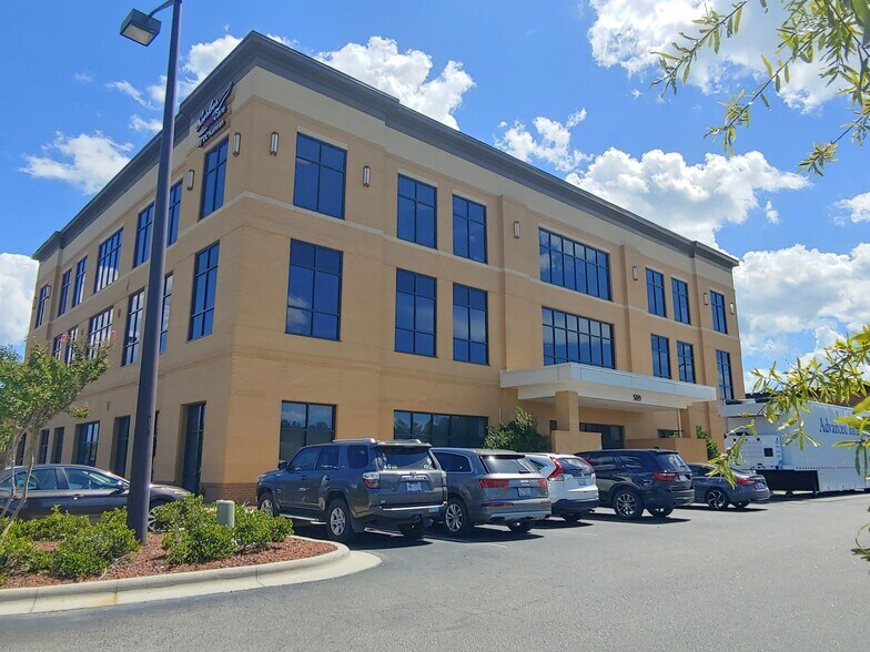 More Photos Of 509 Olde Waterford Way, Leland Office For Lease