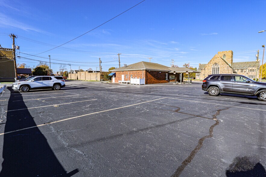 More Photos Of 630 Jefferson St, Paducah Office For Sale