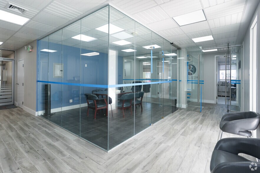 More Photos Of 91 N Franklin St, Hempstead Office For Sale