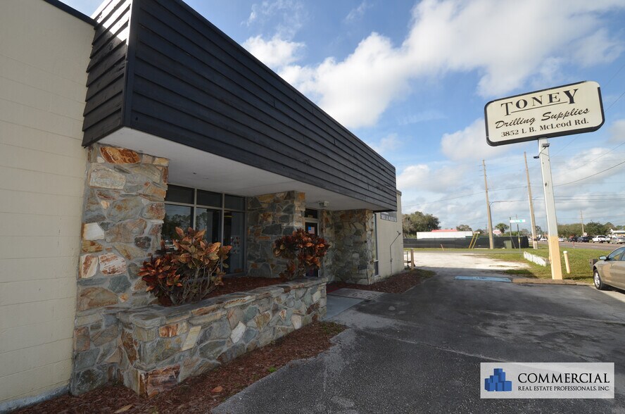 More Photos Of 3852 L B Mcleod Rd, Orlando Warehouse For Lease