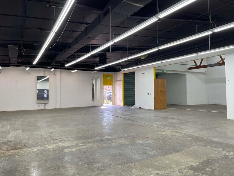 More Photos Of 3049 La Cienega Blvd, Culver City Warehouse For Lease