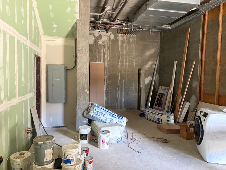More Photos Of 2799 24th St, San Francisco Storefront For Lease