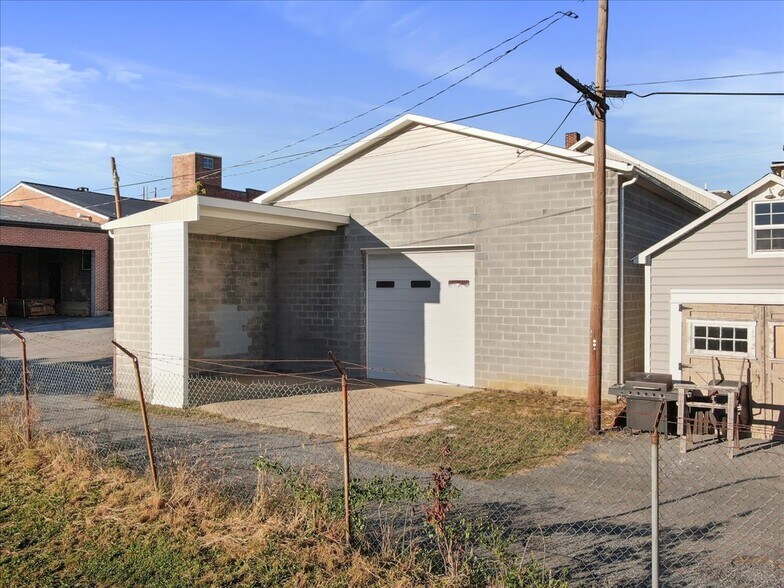 More Photos Of 128 W 3rd St, Waynesboro Freestanding For Sale