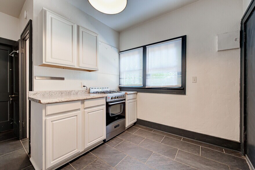 More Photos Of 408 Chautauqua Ave, Norman Multifamily For Sale