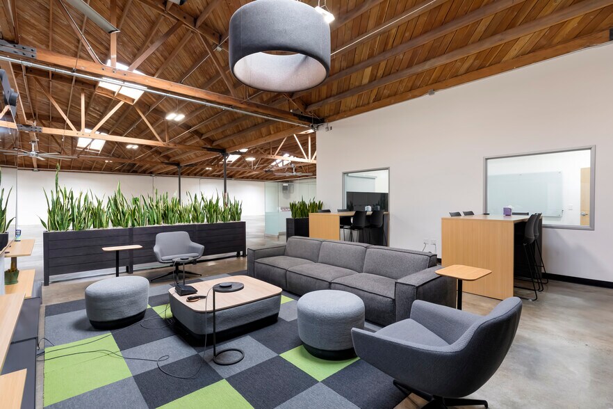 More Photos Of 956 W Hyde Park Blvd, Inglewood Manufacturing For Lease