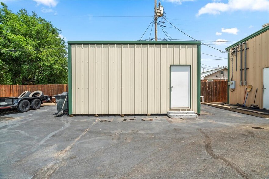 More Photos Of 7017 NW 39th Expy, Bethany Auto Dealership For Sale