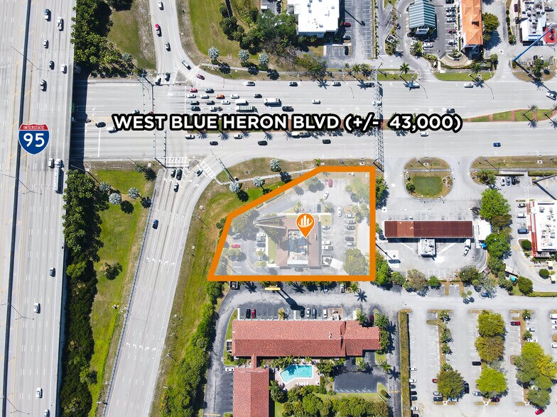 More Photos Of 4102 W Blue Heron Blvd, Riviera Beach Restaurant For Sale