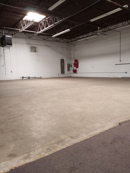More Photos Of 803-907 Industrial Dr, West Chicago Warehouse For Lease