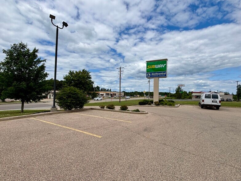 More Photos Of 402 N Genesee St, Wittenberg Fast Food For Sale