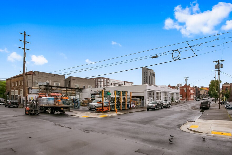 More Photos Of 712 SE 7th Ave, Portland Warehouse For Sale