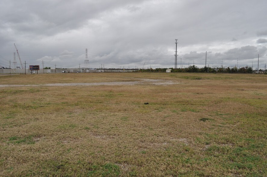 More Photos Of 3601-3939 Peters Rd, Harvey Land For Lease
