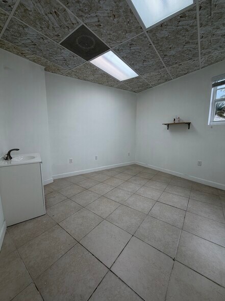 More Photos Of 18319-18321 W Dixie Hwy, North Miami Beach Coworking Space