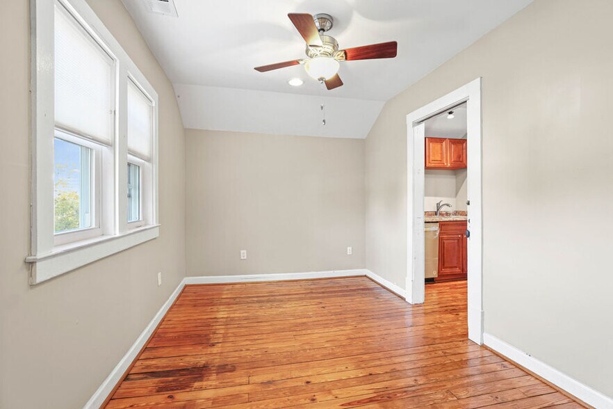 More Photos Of 113 Whitsett St, Greenville Office For Sale