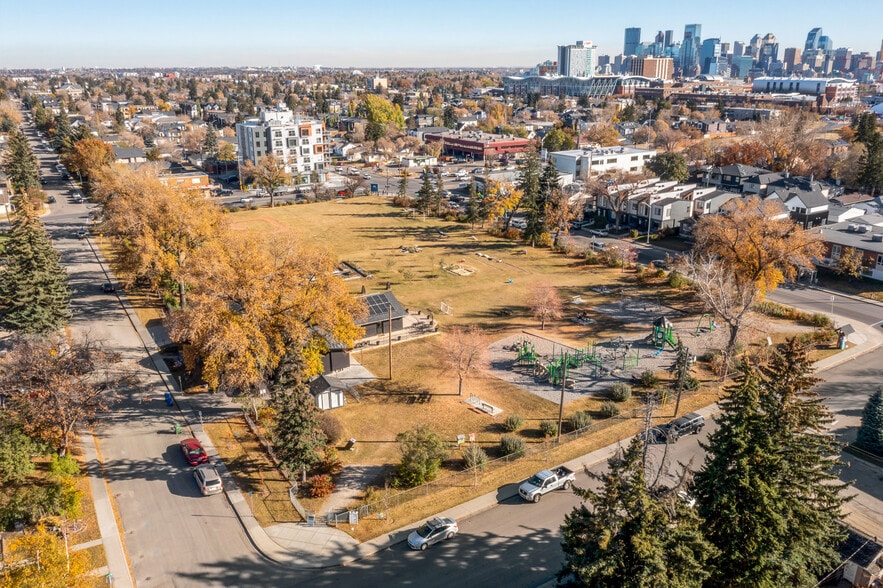 More Photos Of 1507 20 Av NW, Calgary Freestanding For Sale