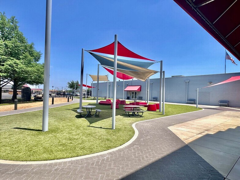 More Photos Of 5201 Rufe Snow Dr, North Richland Hills Office For Lease