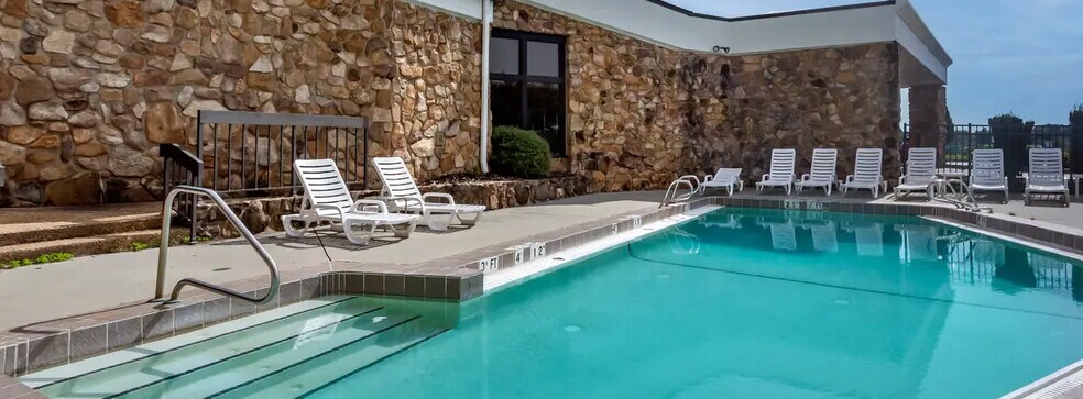 More Photos Of 100 Tower Dr, Danville Hotel For Sale