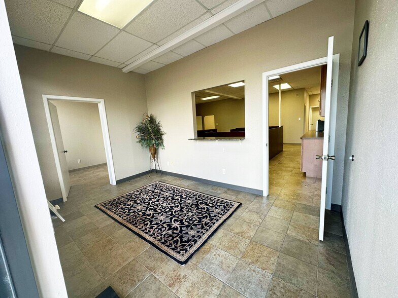 More Photos Of 3512 Avenue I, Rosenberg Office For Lease