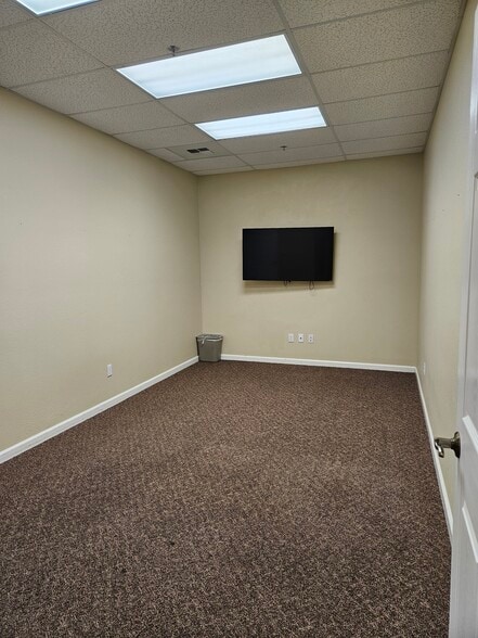 More Photos Of 195-197 D'Arcy Pkwy, Lathrop Manufacturing For Lease