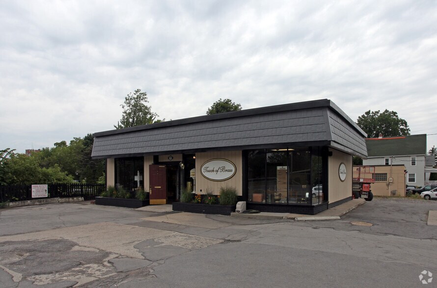 Primary Photo Of 5630 Main St, Buffalo Freestanding For Lease