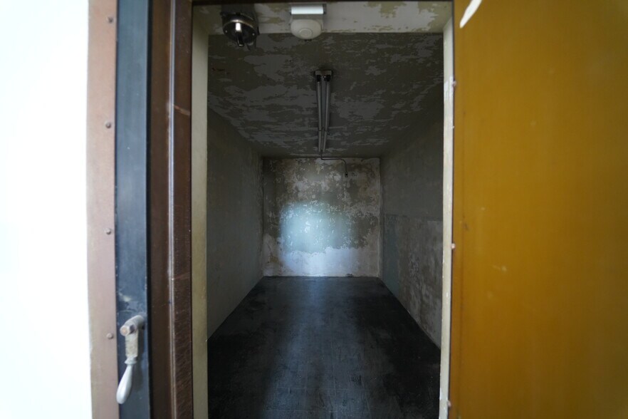 More Photos Of 242 State St, Hackensack Freestanding For Lease