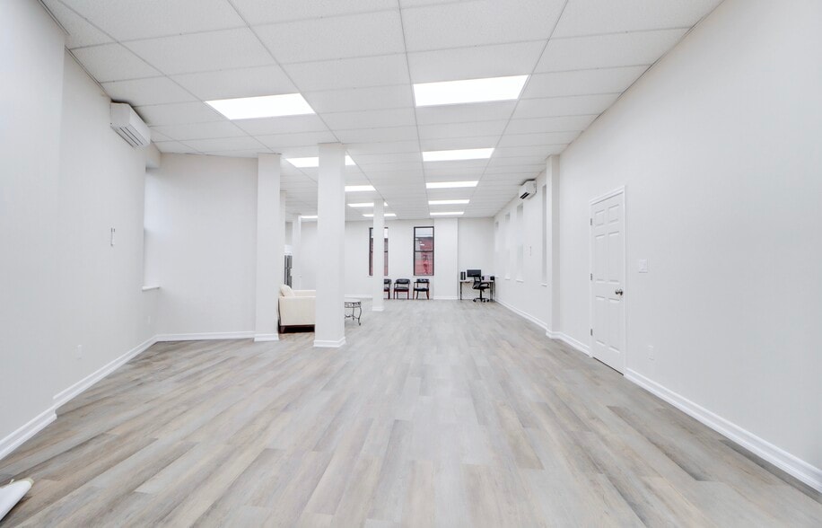 More Photos Of 7416 Cypress Hills St, Glendale Manufacturing For Sale