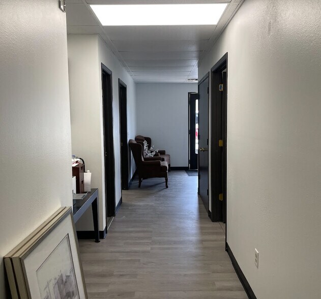 More Photos Of 149 S 40th St, Springdale Showroom For Lease