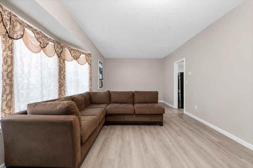 More Photos Of 135 Prospect St, Waterbury Apartments For Sale