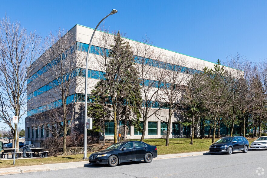 More Photos Of 555 Boul Dr-Frederik-Philips, Montréal Office For Lease