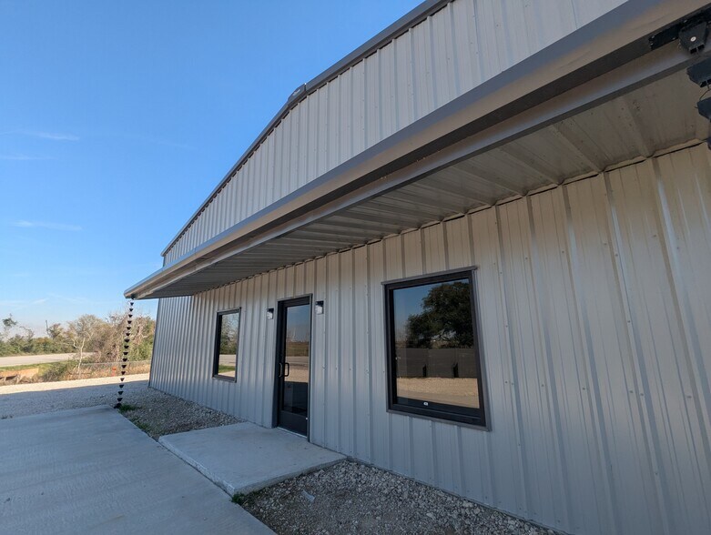 More Photos Of 7245 FM 1006 Rd, Orange Warehouse For Lease