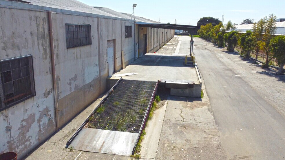 More Photos Of 1363 S Bonnie Beach Pl, Commerce Warehouse For Lease