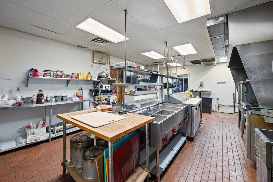 More Photos Of 15212 N Red Bud Trl, Buchanan General Retail For Sale
